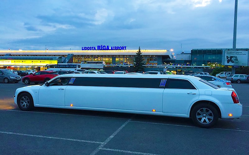 Аренда Лимузина Chrysler 300C в Риге Аренда Лимузина Chrysler 300C в Риге